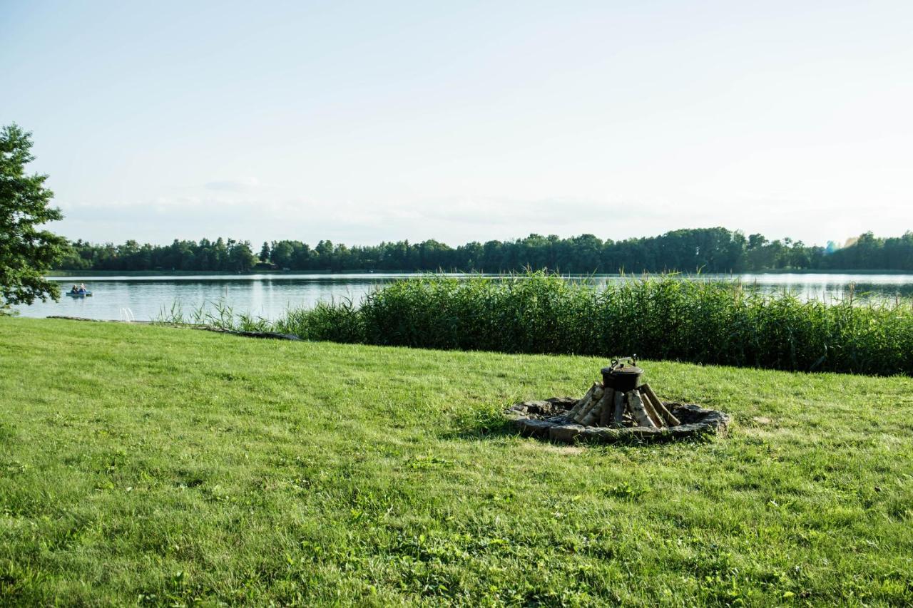 Dom Nad Jeziorem Ublik Z Sauna I Jacuzzi Exterior foto